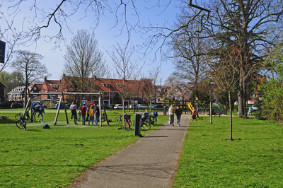 900228 Gezicht op het plantsoen tussen de Richard Wagnerlaan en de Händelstraat ( Operatuin ) te Utrecht.